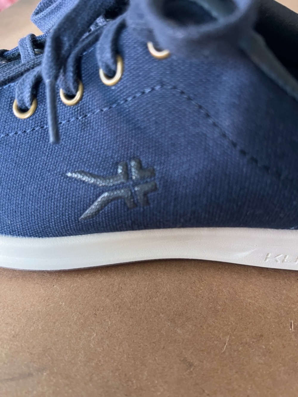 EUC Kuvu Women’s ROAM Canvas Shoe in Navy Size 8.5 - Picture 8 of 9